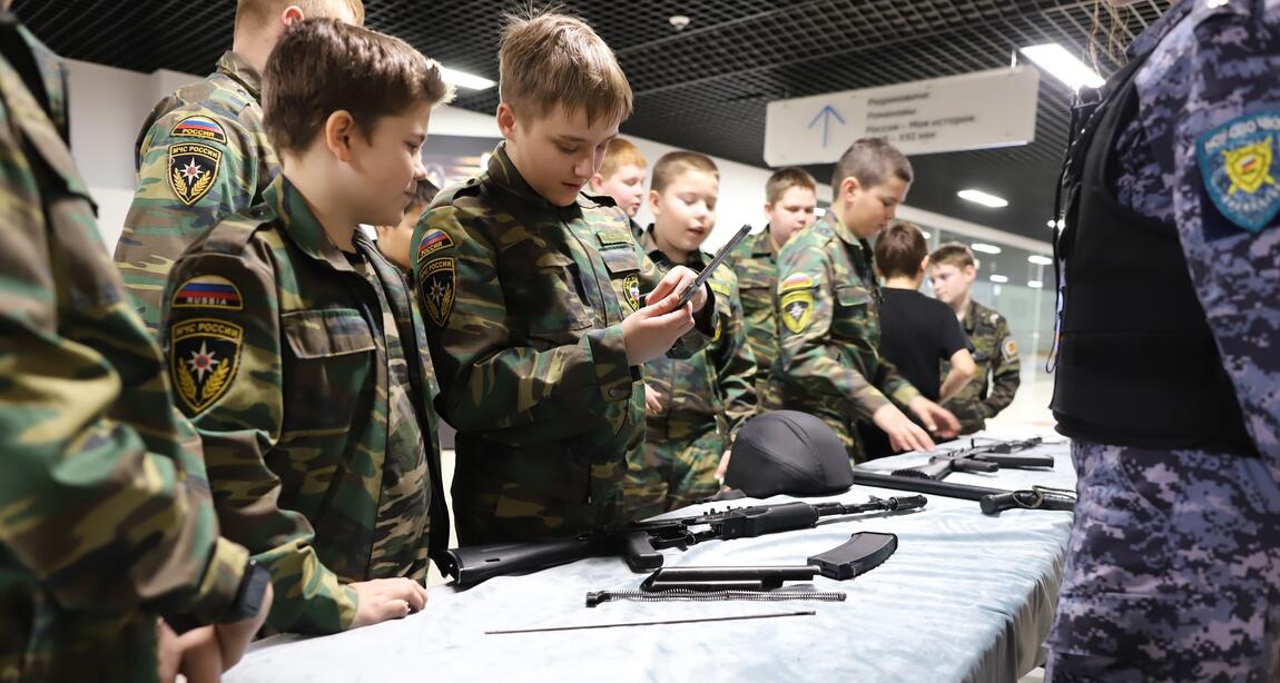 «Школа героев»: в парке прошло мероприятие в честь Дня защитника Отечества